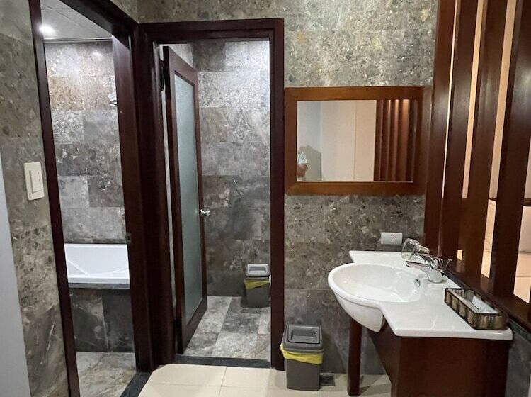 اتاق لوکس چهار تخته, Sunshine  Hoi An