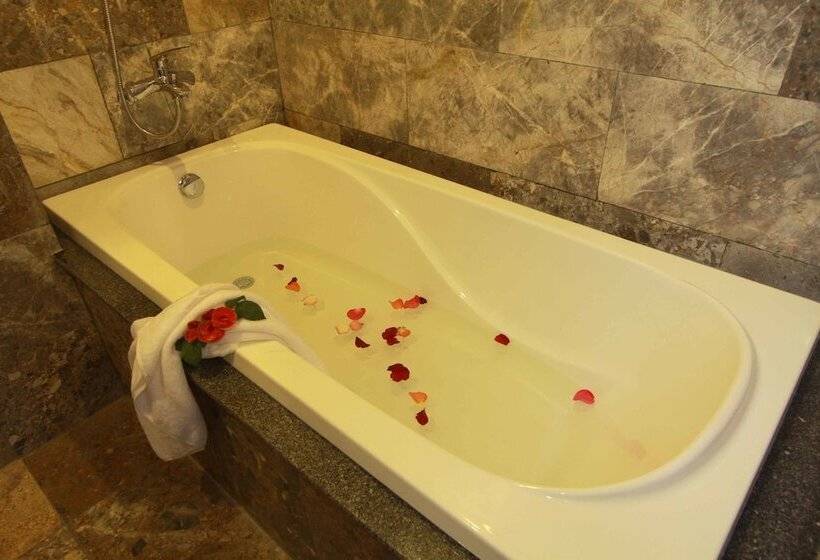 اتاق استاندارد چهار تخته, Sunshine  Hoi An