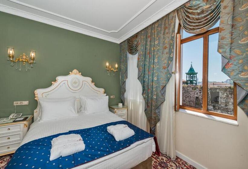 اتاق لوکس با چشم‌انداز دریا, Galatower