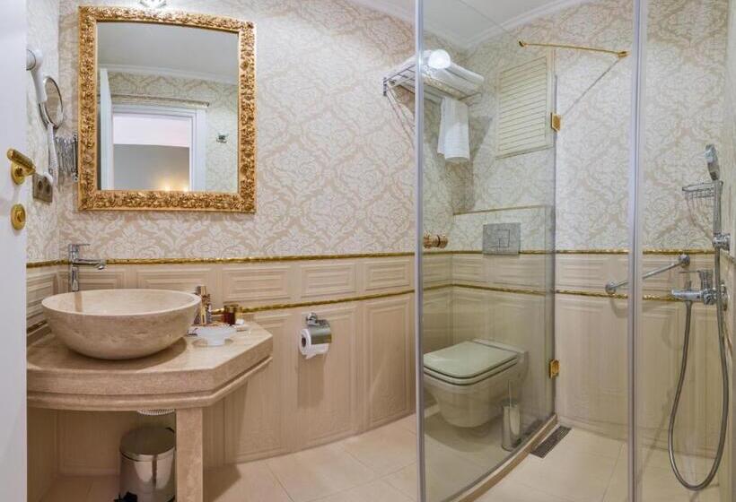 اتاق لوکس با چشم‌انداز دریا, Galatower