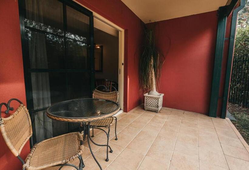 اتاق استاندارد سه تخته با چشمانداز باغ, The Lawson Riverside Suites