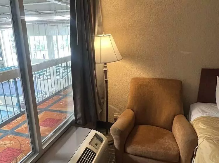 ２ダブルベッドのスタンダードルーム, The Lodge Hotel And Banquets