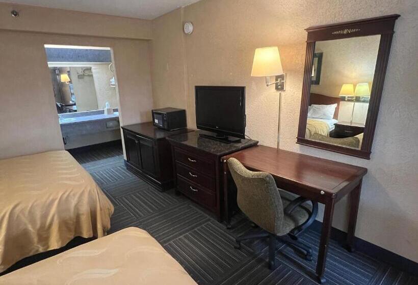 חדר סטנדרט שתי מיטות זוגיות, The Lodge Hotel And Banquets