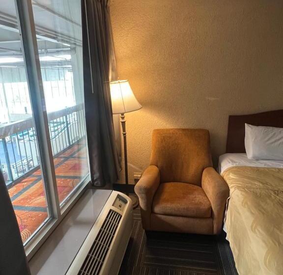 חדר סטנדרט שתי מיטות זוגיות, The Lodge Hotel And Banquets