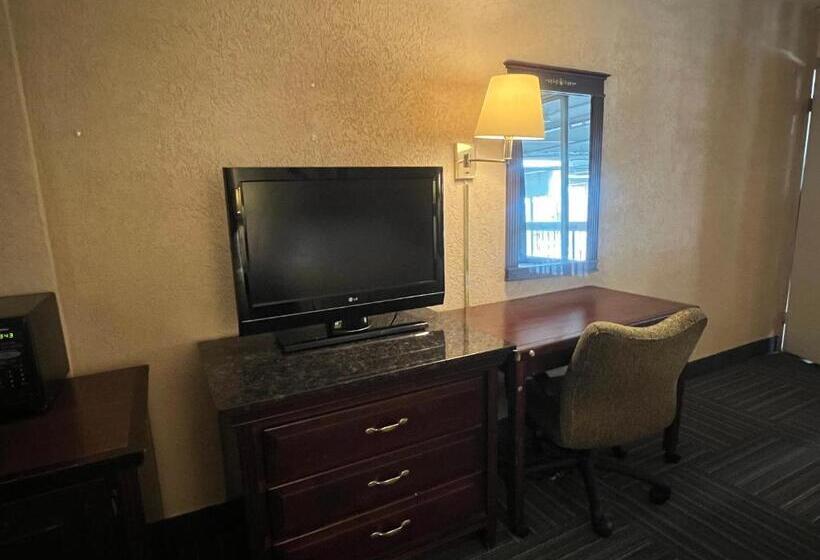 חדר סטנדרט שתי מיטות זוגיות, The Lodge Hotel And Banquets