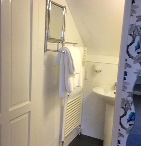 Номер Стандарт, Tower House Executive Guest House