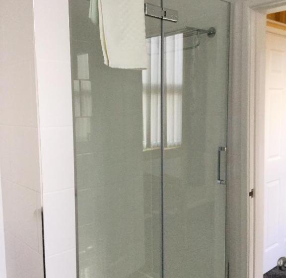 Номер Стандарт, Tower House Executive Guest House