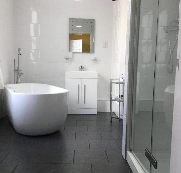 Номер Стандарт, Tower House Executive Guest House