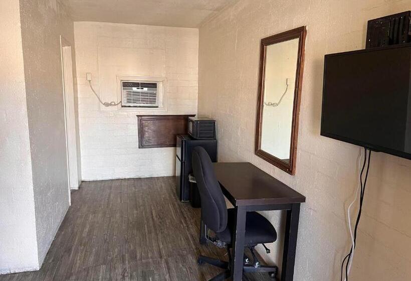 标准单人间, Border Motel