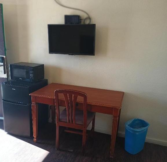 标准单人间, Border Motel