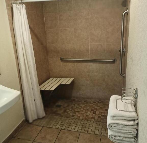 经济房, Border Motel