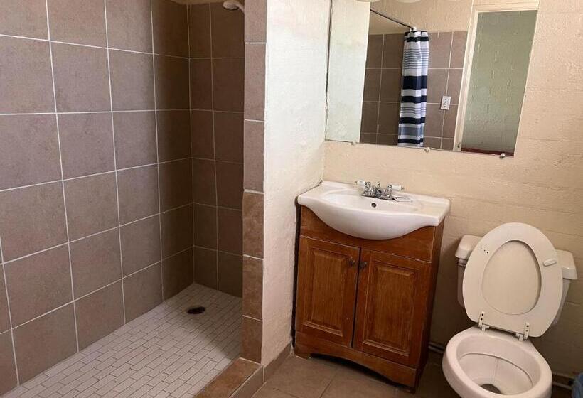 标准间, Border Motel