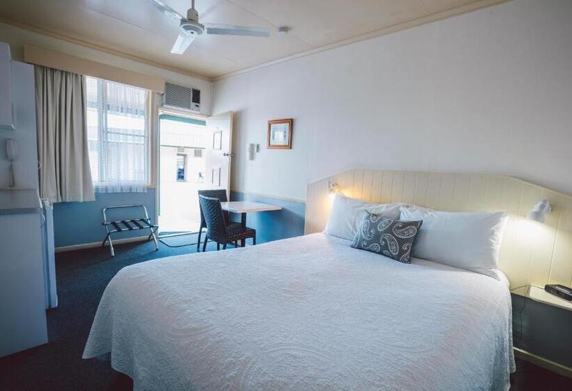 スタンダードルーム, Boulevard Motel