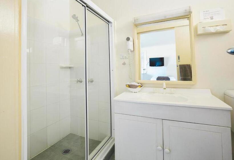 ファミリールーム, Boulevard Motel