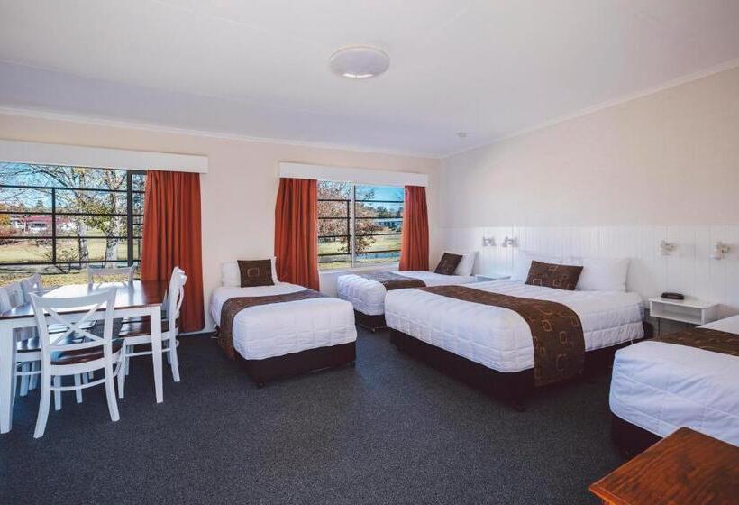 ガーデンビューファミリールーム, Boulevard Motel