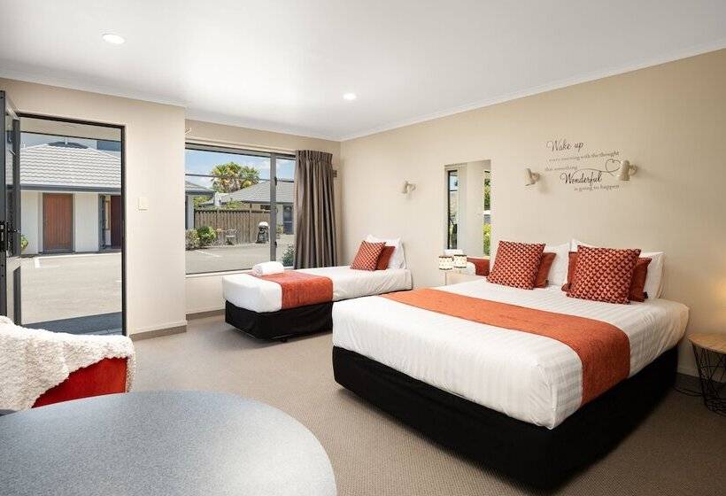 إستوديو قياسى, Centre Court Motel