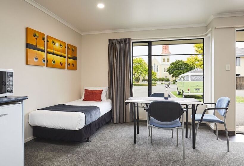 شقة إدارية غرفة واحدة, Centre Court Motel