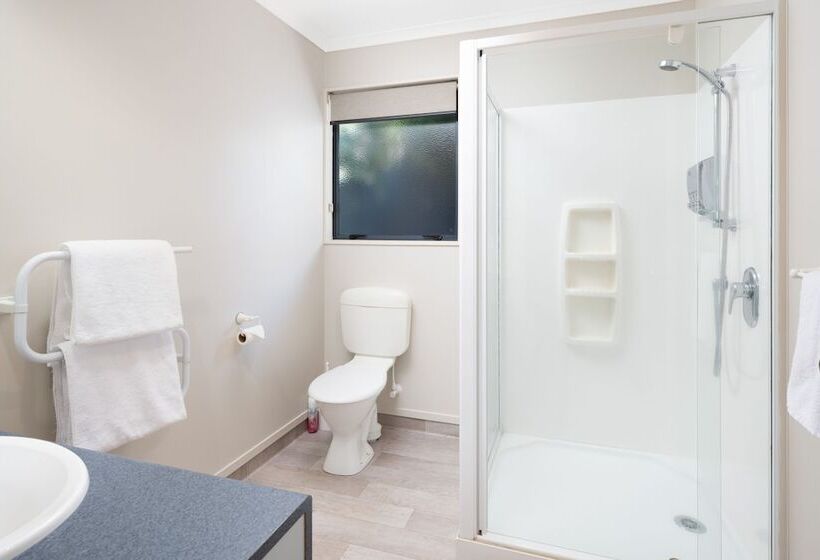 جناح غرفتين نوم, Centre Court Motel