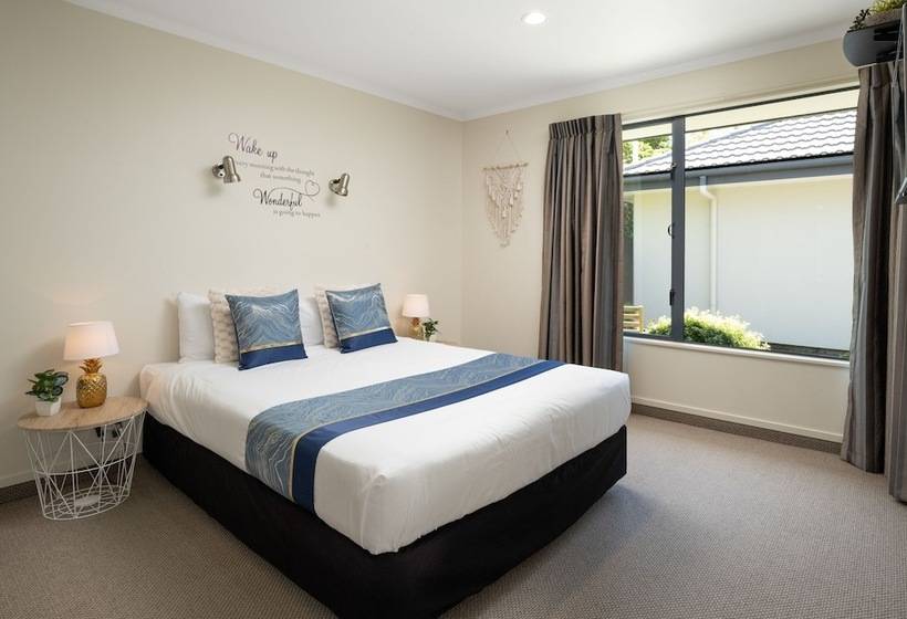 جناح غرفتين نوم, Centre Court Motel