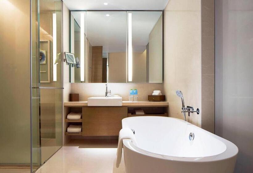 Quarto Clássico Cama King, Four Points By Sheraton Guilin, Lingui