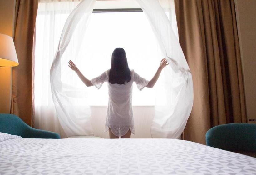 Quarto Clássico Cama King, Four Points By Sheraton Guilin, Lingui