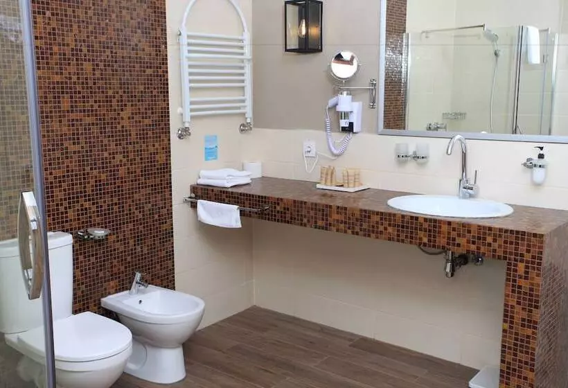 سوییت جونیور, Grand Admiral Resort & Spa