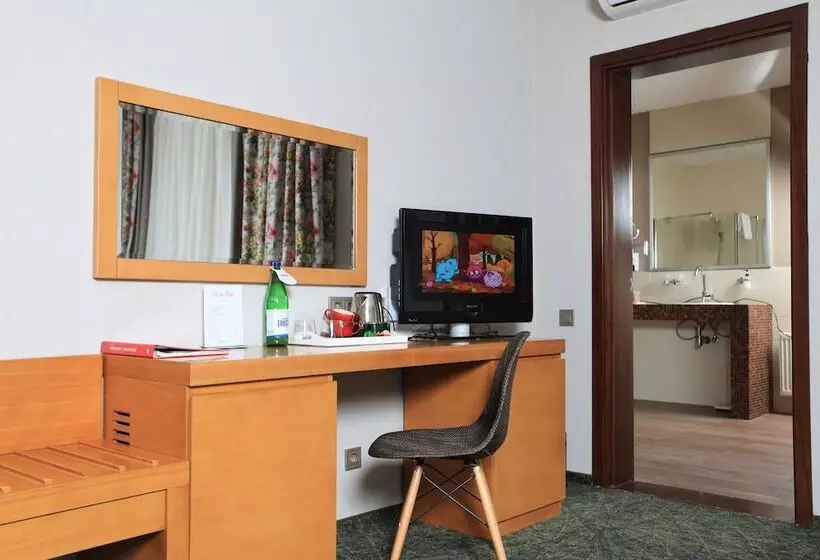 سوییت جونیور, Grand Admiral Resort & Spa