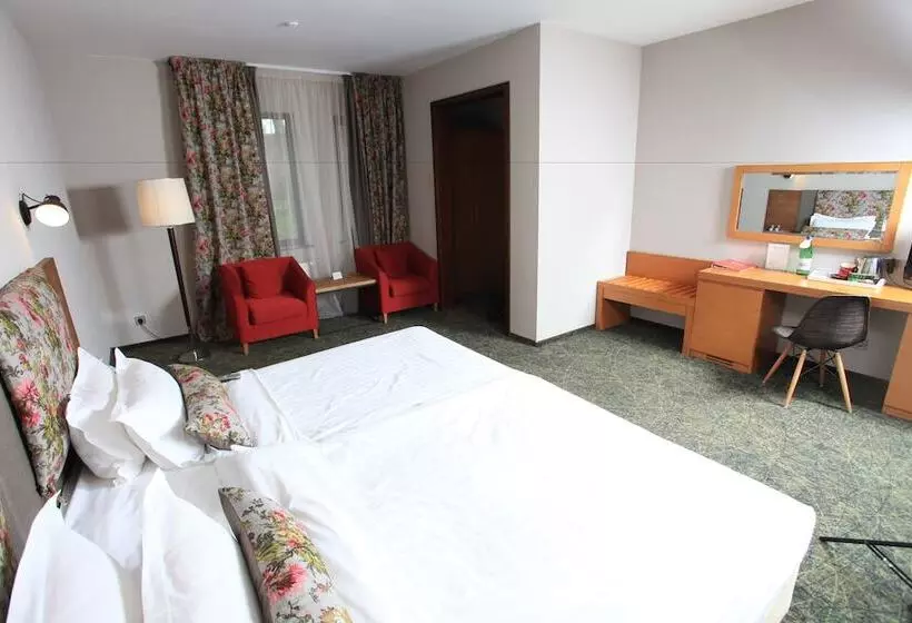 سوییت جونیور, Grand Admiral Resort & Spa