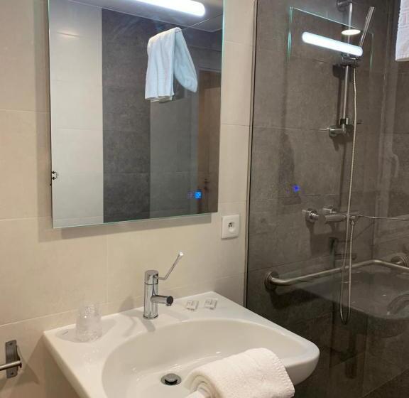 带大床的标准间, Hôtel M&r