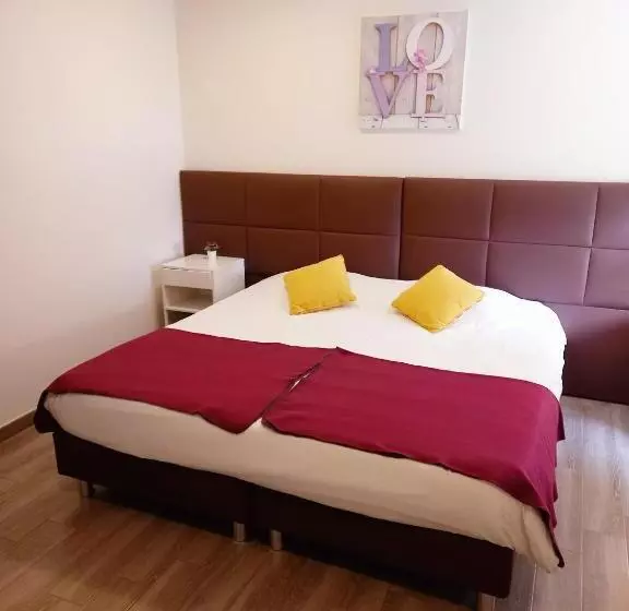 キングサイズベッドのスタンダードルーム, Hôtel M&r