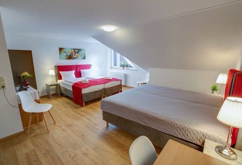 스탠다드 트리플 룸, Leo Muhlhausen