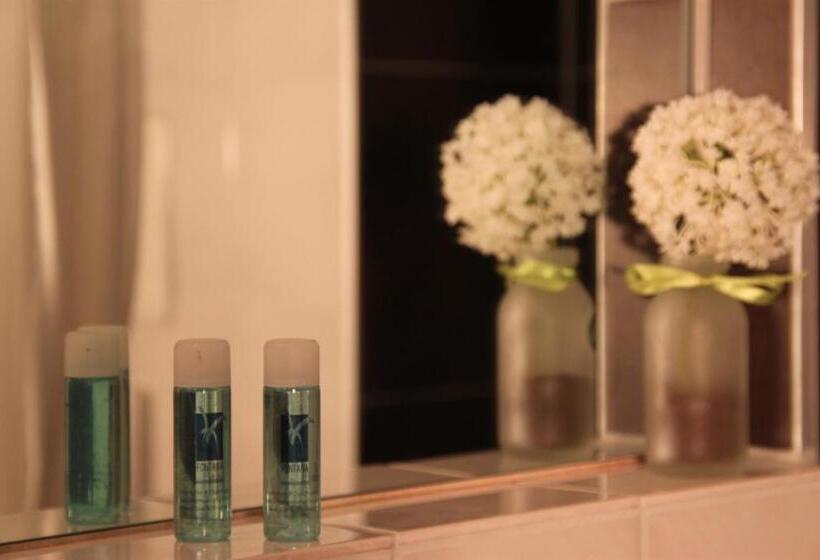 스탠다드 싱글 룸, Leo Muhlhausen