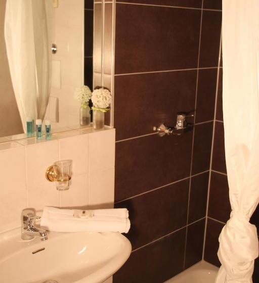 스탠다드 싱글 룸, Leo Muhlhausen