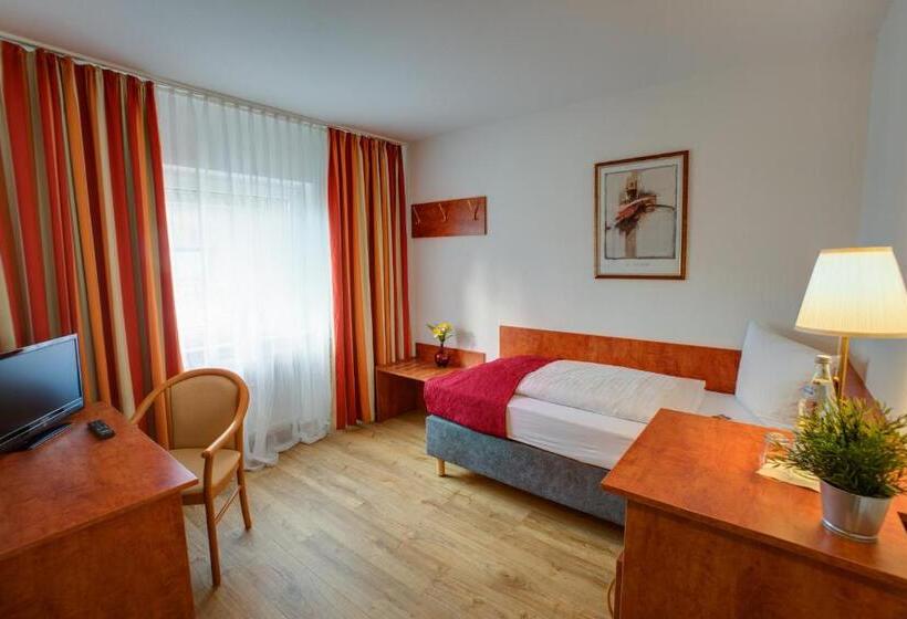 스탠다드 싱글 룸, Leo Muhlhausen