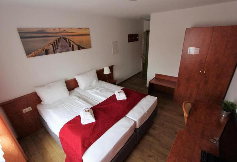 스탠다드 룸, Leo Muhlhausen