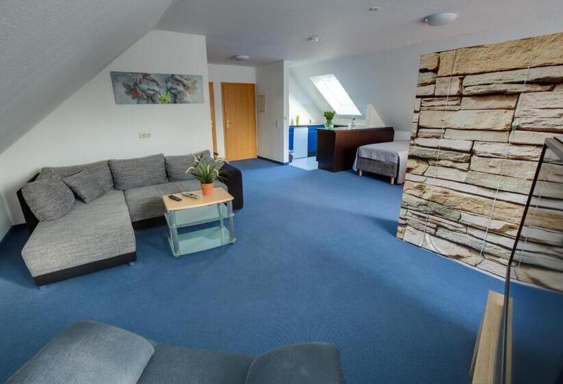 침실 1개 아파트, Leo Muhlhausen