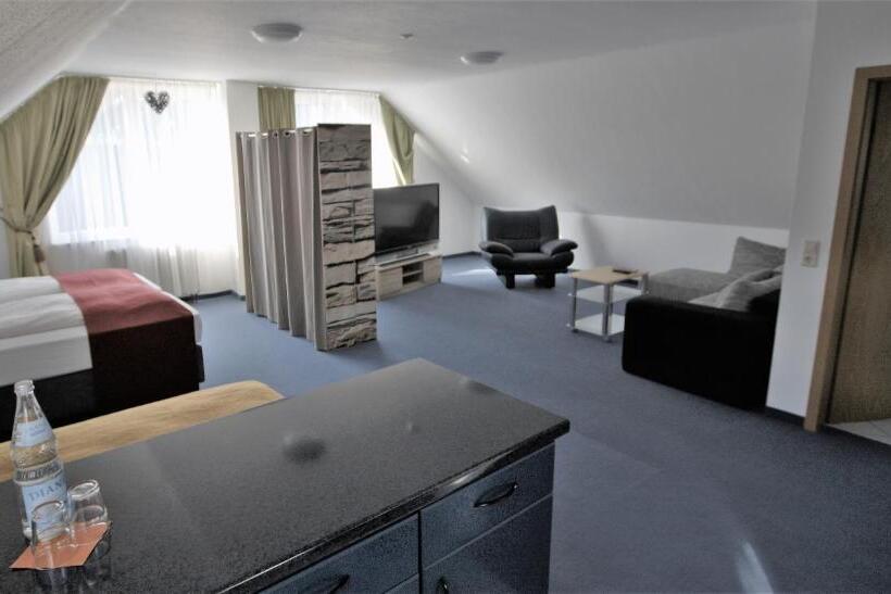 침실 1개 아파트, Leo Muhlhausen