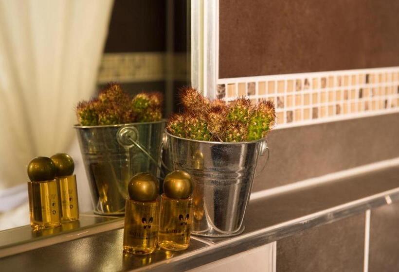 4인용 스탠다드 룸, Leo Muhlhausen