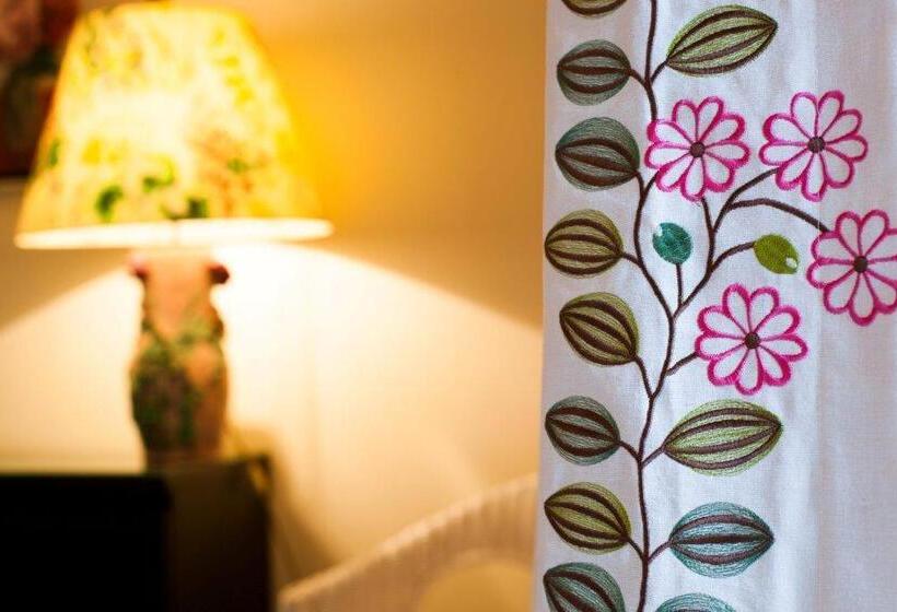 חדר סטנדרט, Les Herbes Folles