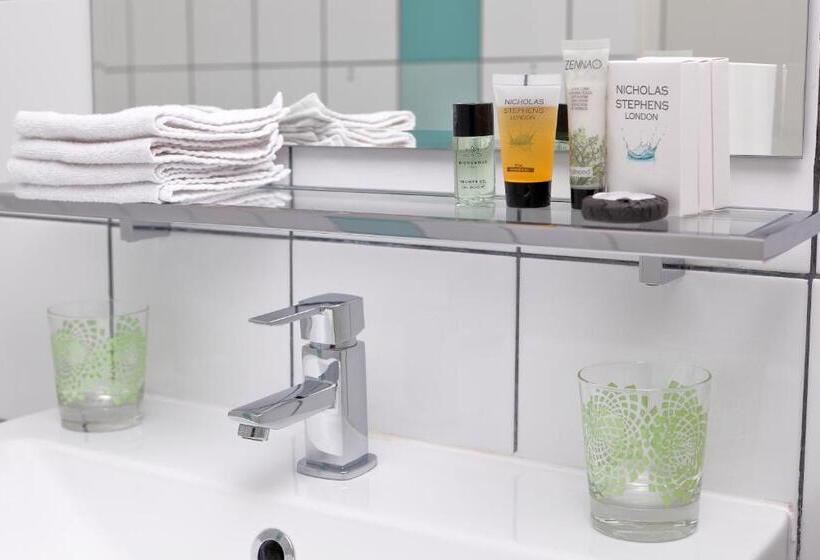 חדר סטנדרט, Les Herbes Folles