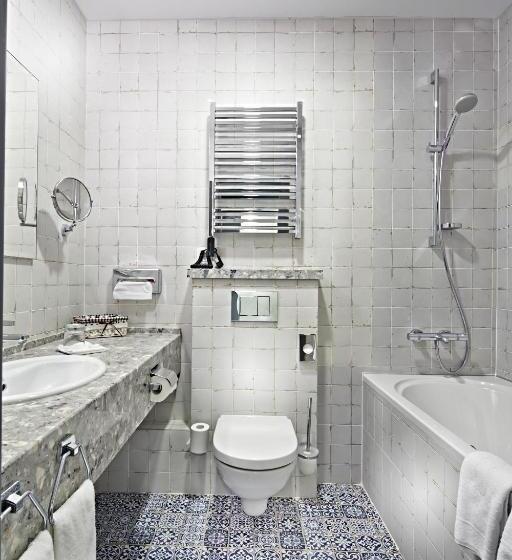 标准间, Manufactura Design