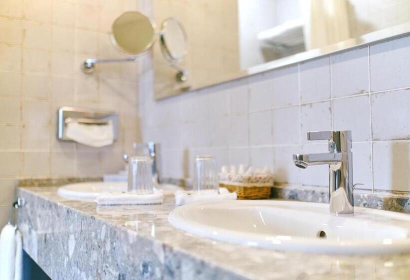 סוויטה, Manufactura Design