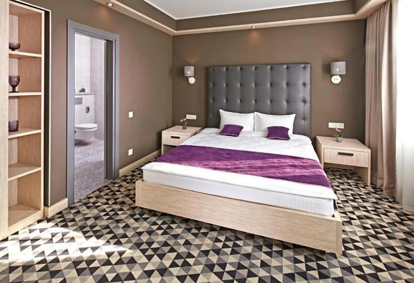 סוויטה, Manufactura Design