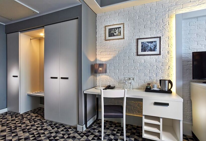 标准间, Manufactura Design