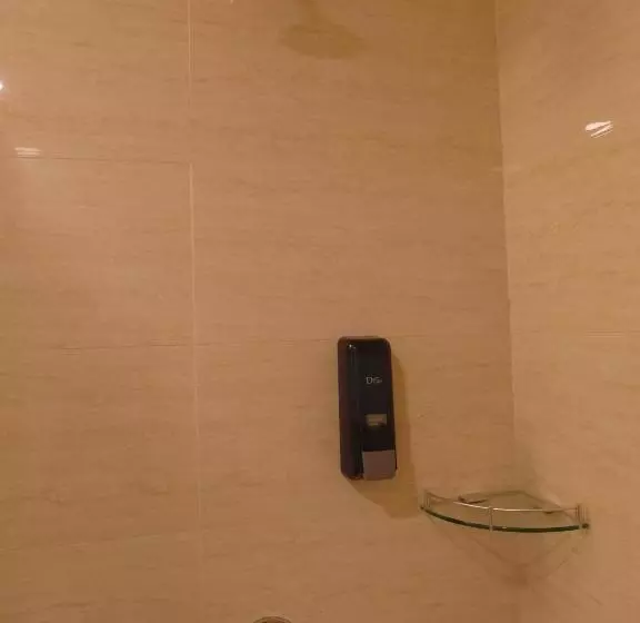 اتاق لوکس با تخت بزرگ, Metro Hotel @ KL Sentral
