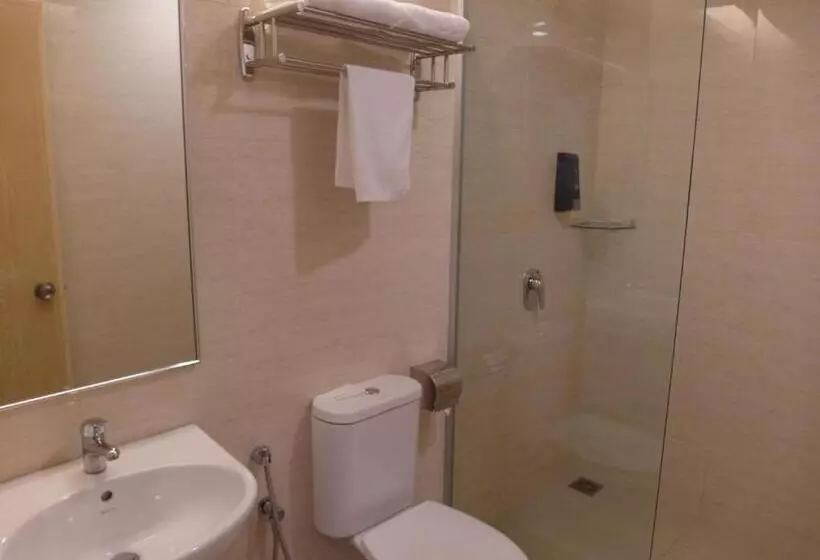 اتاق لوکس با تخت بزرگ, Metro Hotel @ KL Sentral