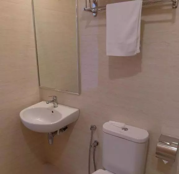 اتاق لوکس با تخت بزرگ, Metro Hotel @ KL Sentral