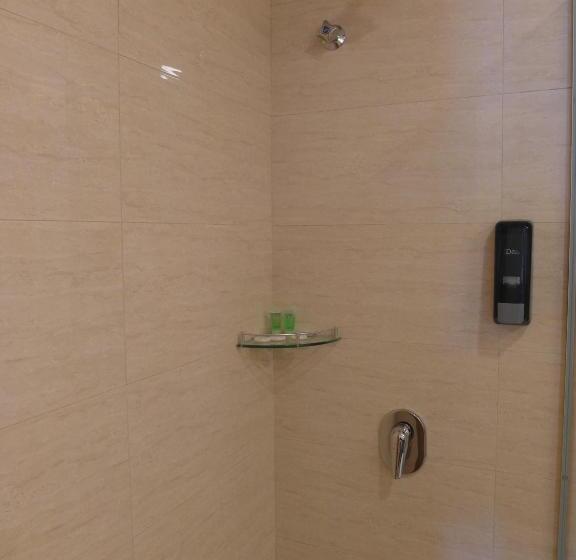 Семейный Номер, Metro Hotel @ KL Sentral