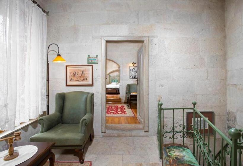 سوئیت با تخت بزرگ, Terra Cave