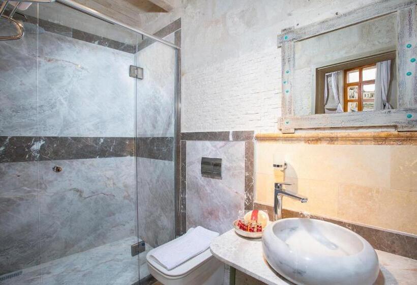 سوئیت با تخت بزرگ, Terra Cave